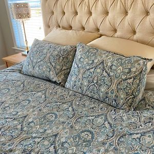 Duvet cover and two shams